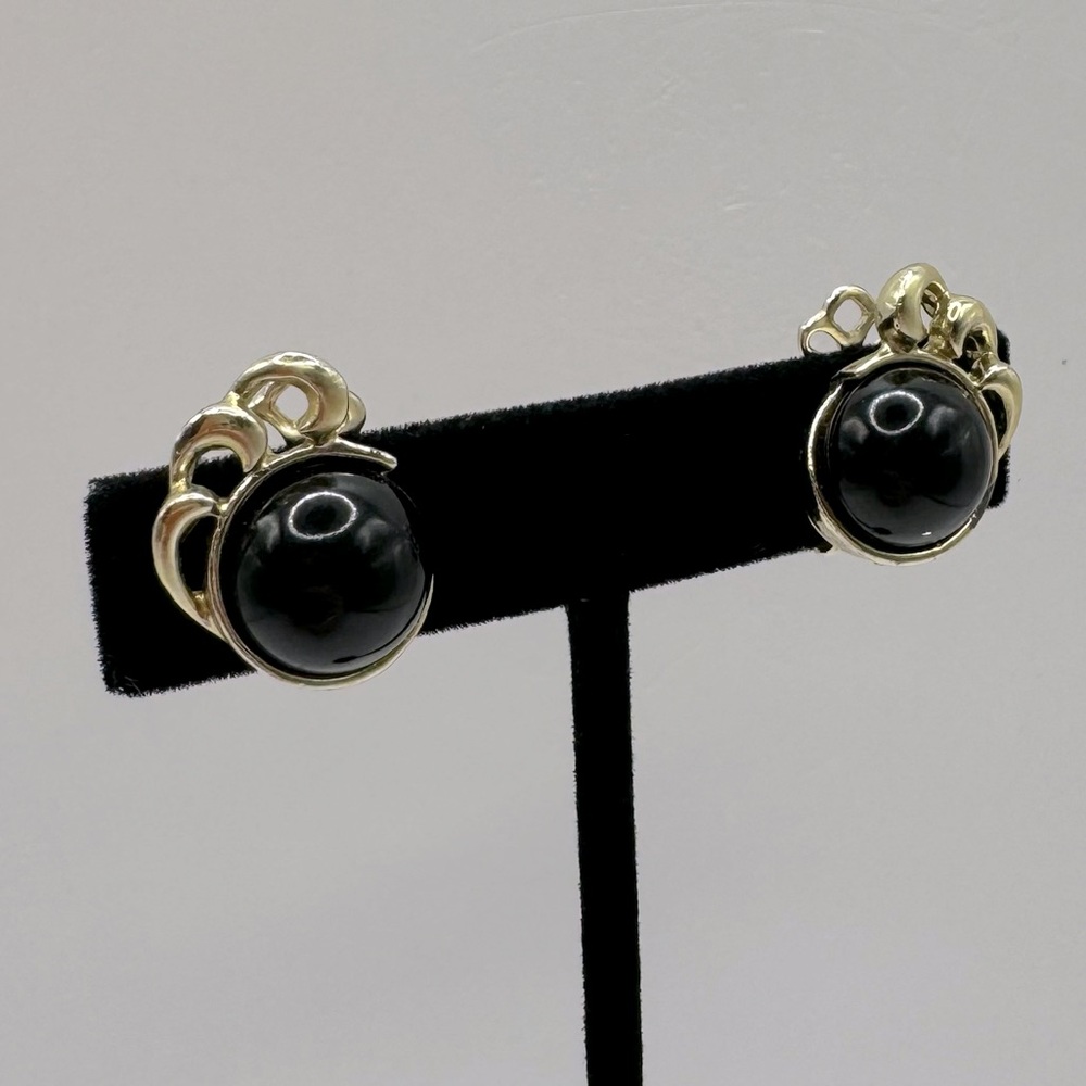 VINTAGE Black Glass Gold-Tone Scalloped Clip-On Earrings